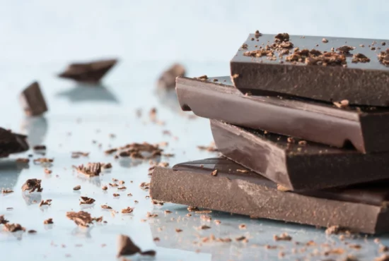 فواید و خواص شکلات تلخ + عوارض جانبی شکلات تلخ